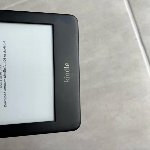 Amazon Kindle Black E-Reader 10th Gen - Picture 13 of 16